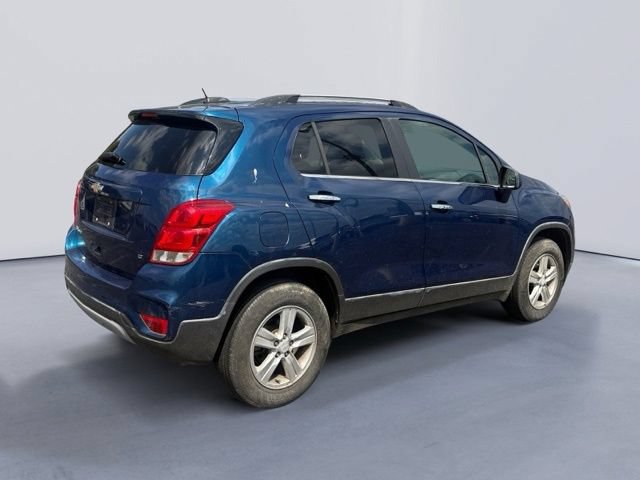 Used 2020 Chevrolet Trax LT w/ Sun & Sound Package AWD/4WD image 3
