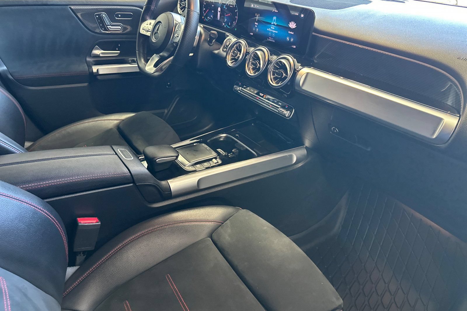 Used 2022 Mercedes-Benz GLB 250 4MATIC image 16
