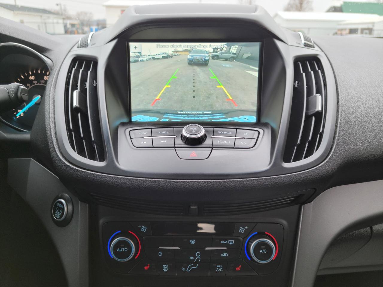 Used 2019 Ford Escape SE image 11