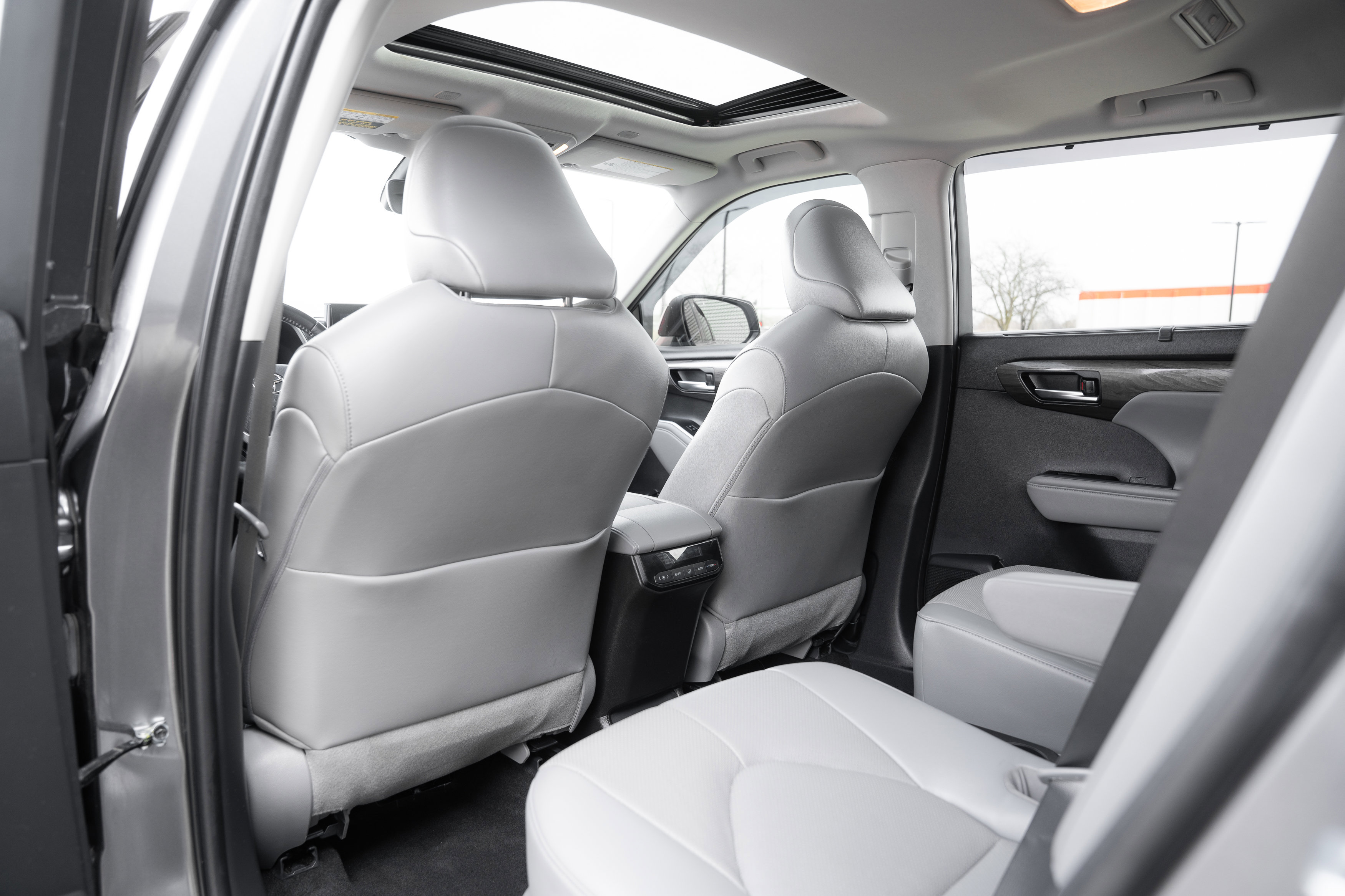 Used 2023 Toyota Highlander Limited image 26