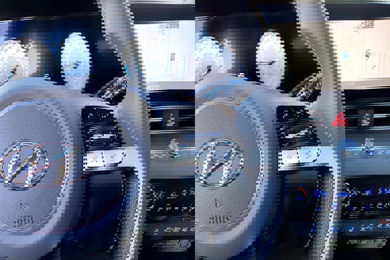 Used 2023 Hyundai Elantra SEL w/ Convenience Package image 24