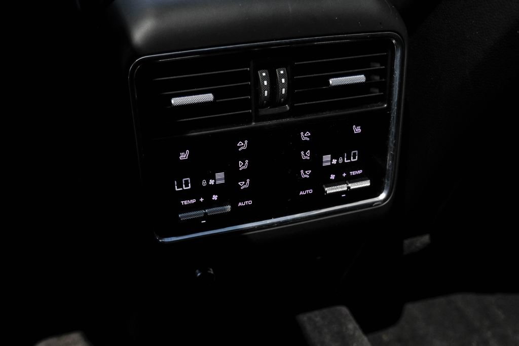 Used 2023 Porsche Cayenne Turbo AWD/4WD image 35