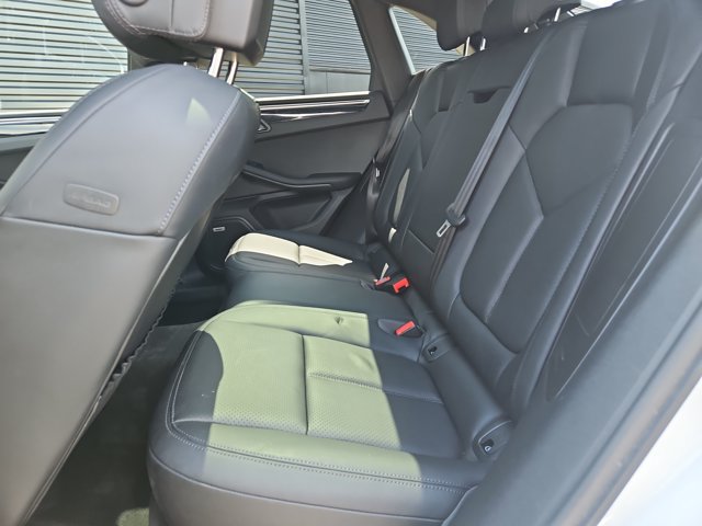Certified 2021 Porsche Macan AWD/4WD image 21
