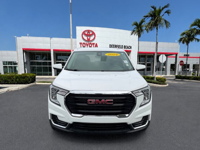 Used 2024 GMC Terrain SLE FWD image 2