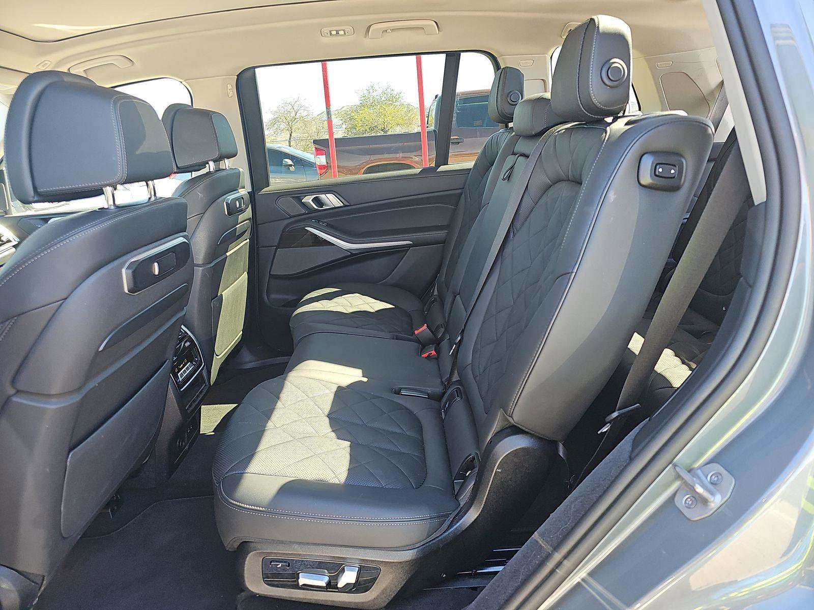 Used 2025 BMW X7 xDrive40i image 13