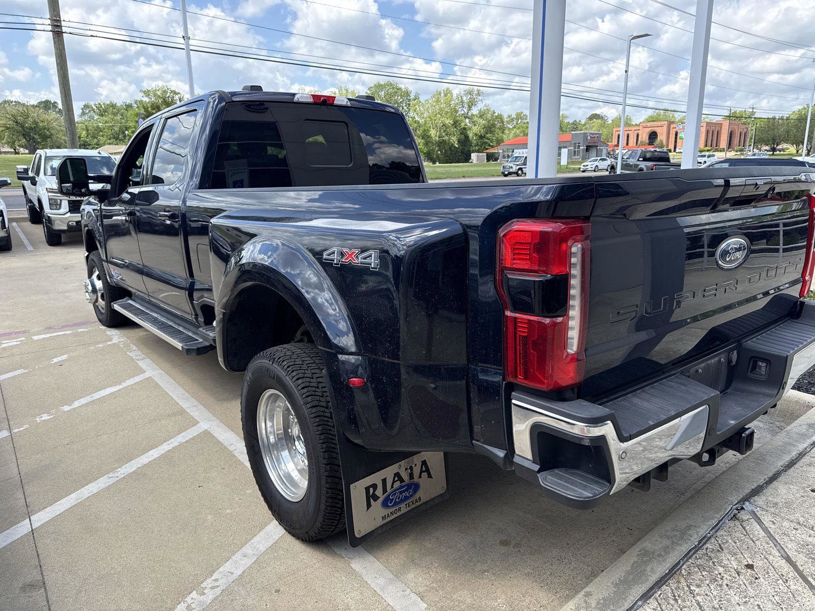 Used 2023 Ford F350 Lariat image 5