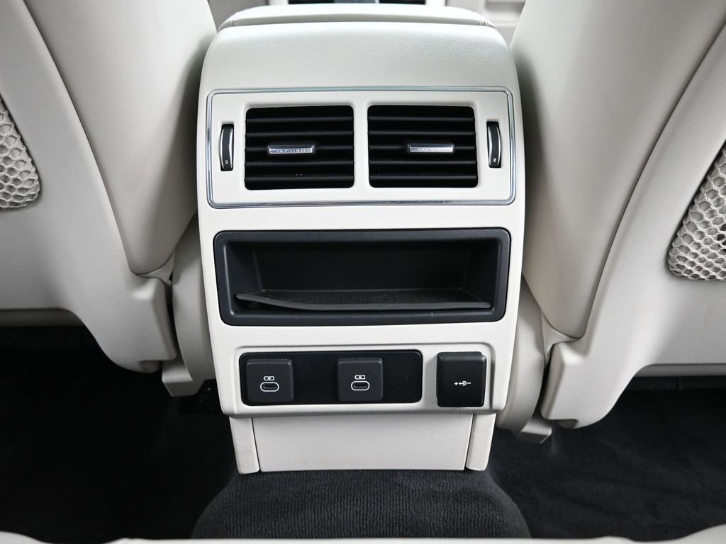 Certified 2025 Jaguar F-PACE R-Dynamic S image 17