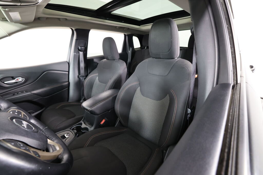 Used 2016 Jeep Cherokee 75th Anniversary image 11