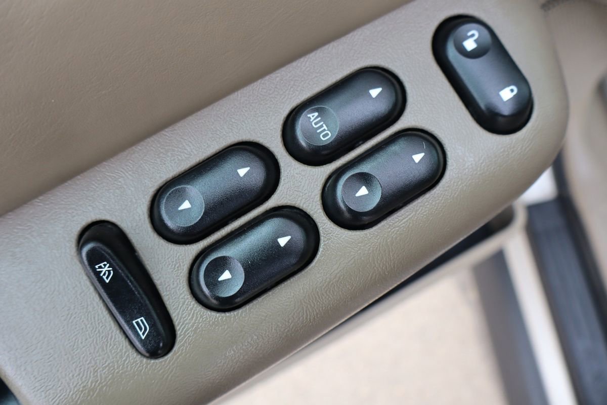 Used 2004 Ford Explorer Sport Trac XLT image 28