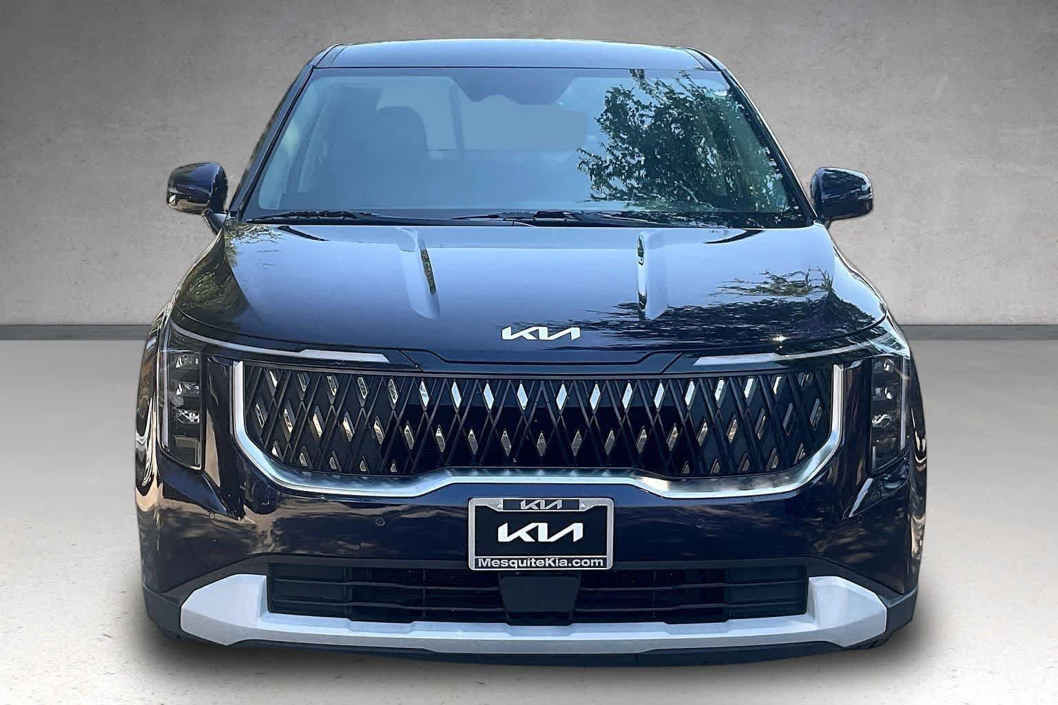 Certified 2025 Kia Carnival FWD image 6