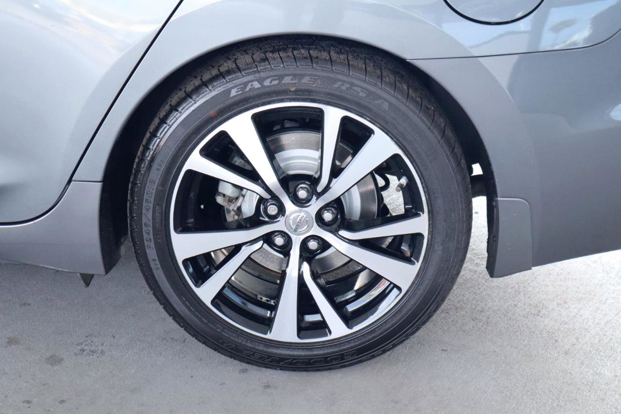 Used 2018 Nissan Maxima Platinum FWD image 11