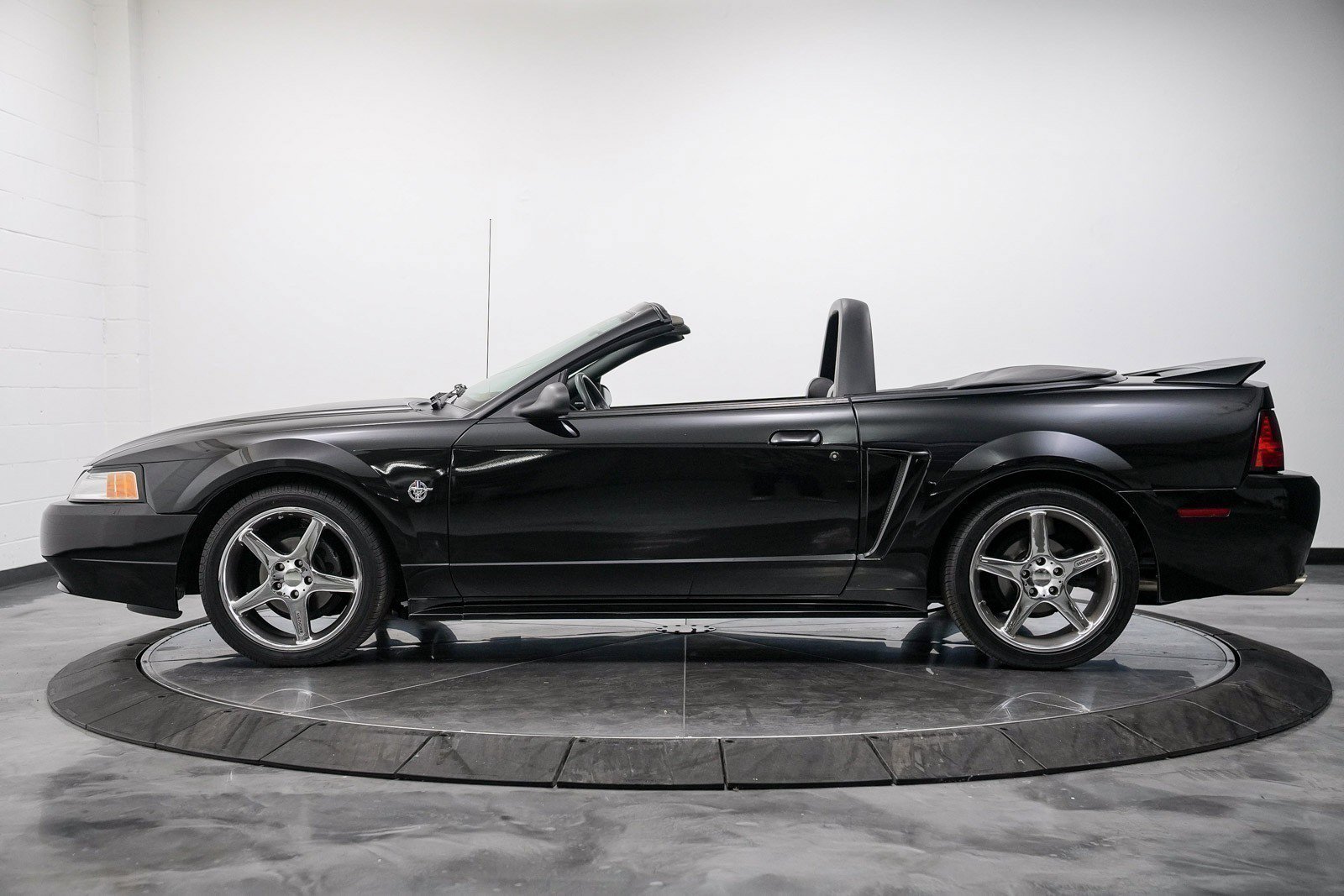 Used 1999 Ford Mustang GT image 10