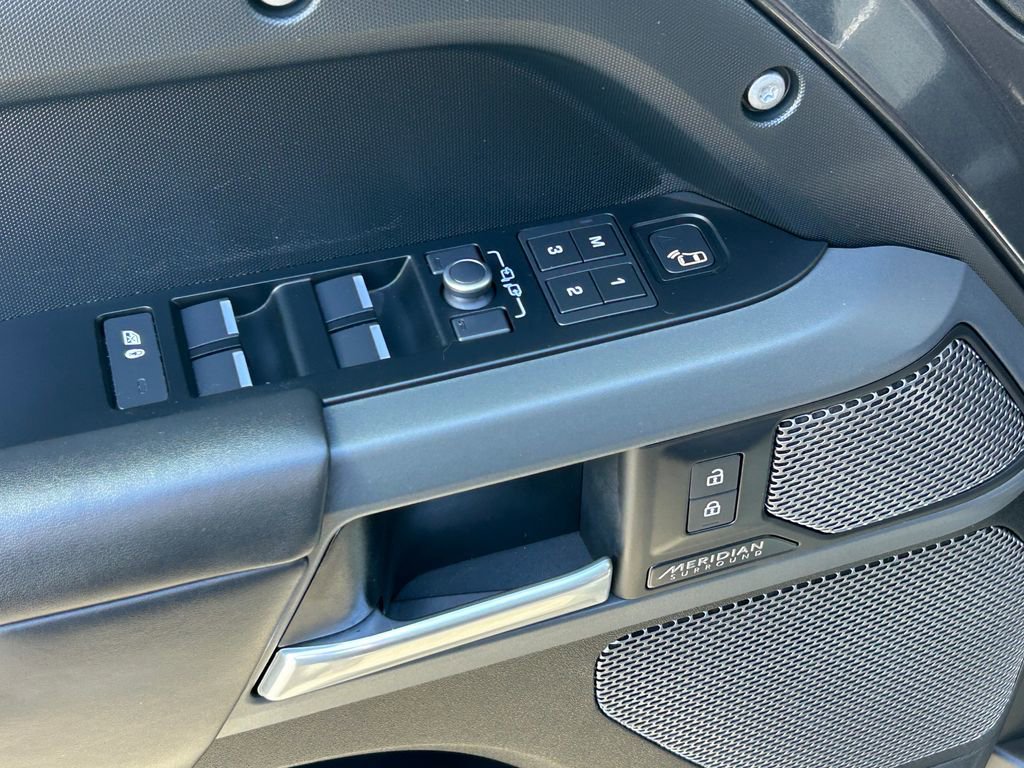 Used 2023 Land Rover Defender 110 X image 12