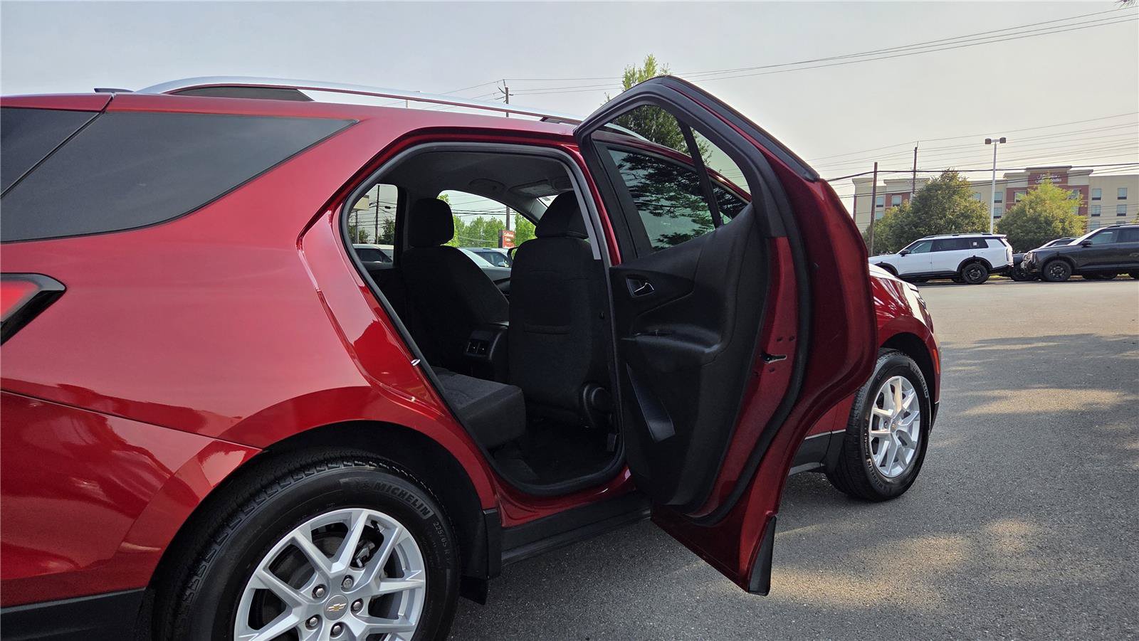 Used 2023 Chevrolet Equinox LT FWD image 34