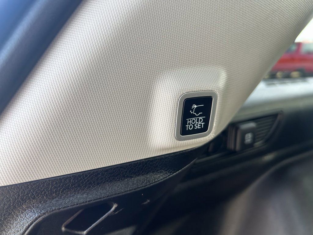 Used 2022 Jeep Grand Cherokee Limited image 17