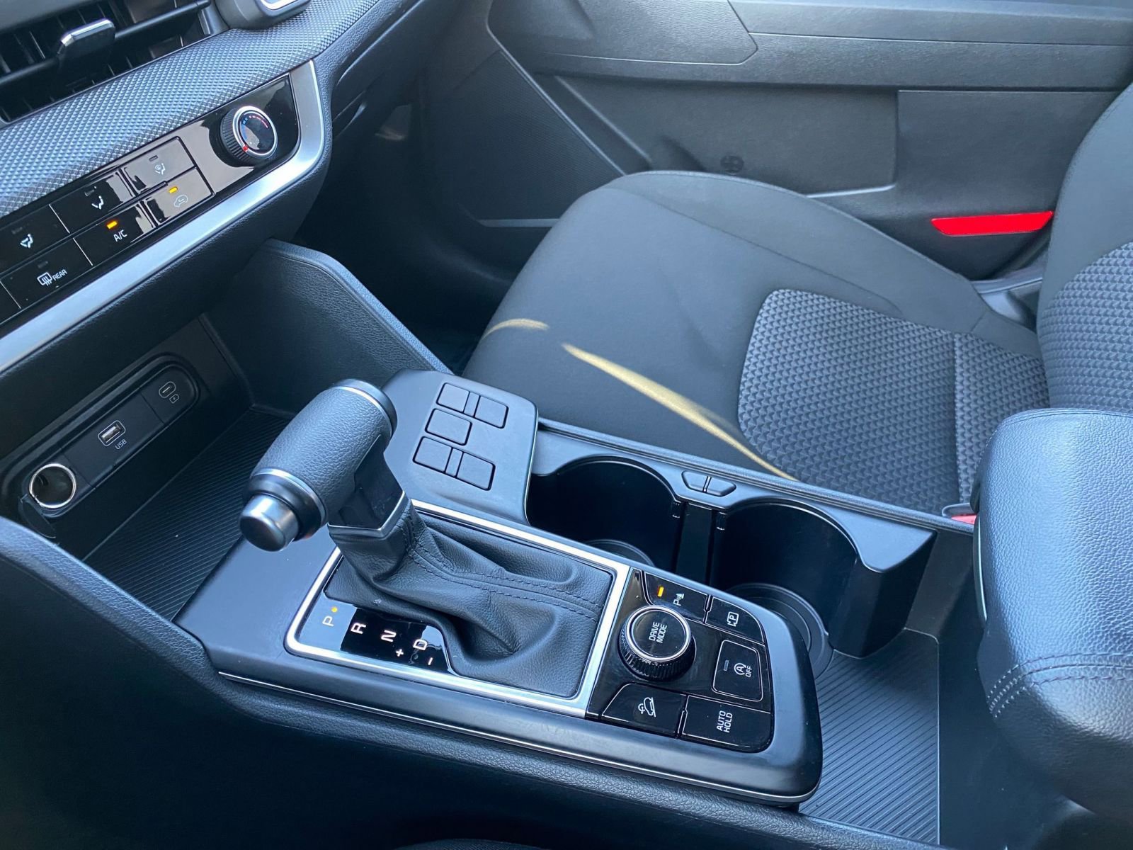 Used 2025 Kia Sportage LX image 41