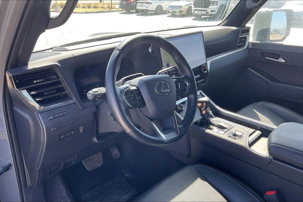 Used 2024 Lexus GX 550 w/ Accessory Package (Z1) image 15