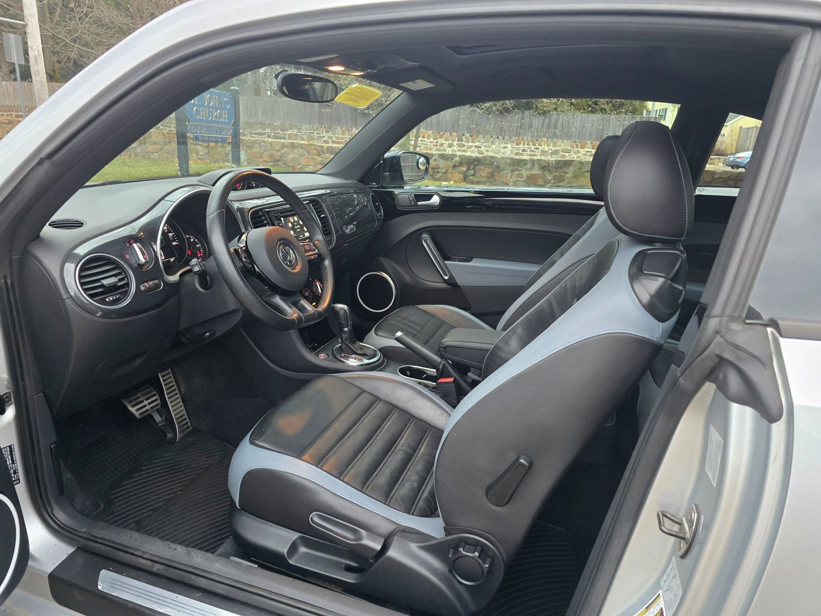 Used 2012 Volkswagen Beetle Turbo FWD image 6