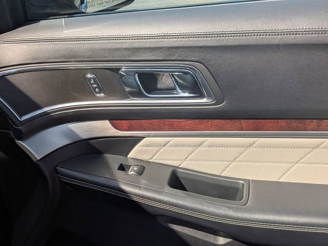 Used 2018 Ford Explorer Platinum AWD/4WD image 38