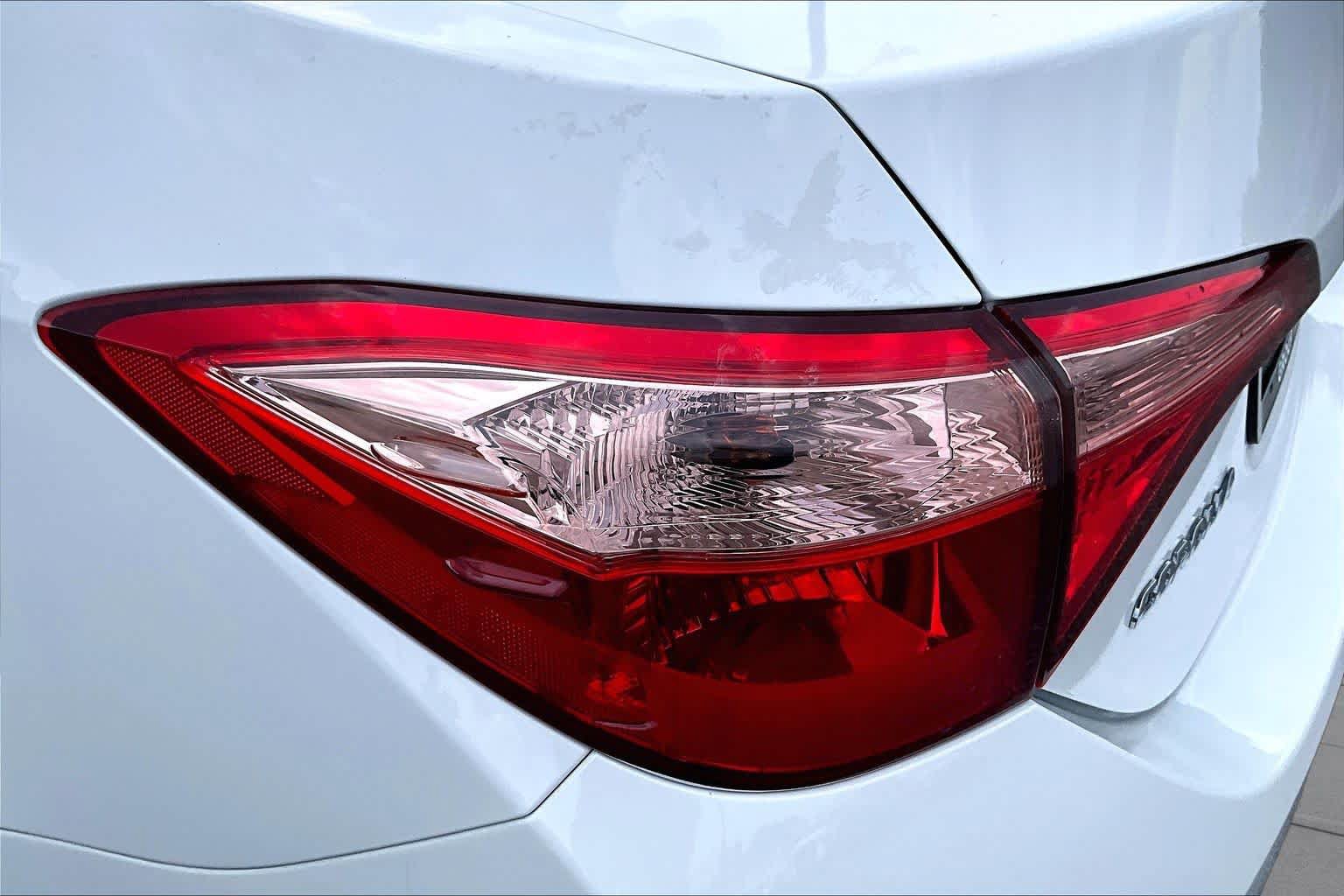 Used 2018 Toyota Corolla LE FWD image 28