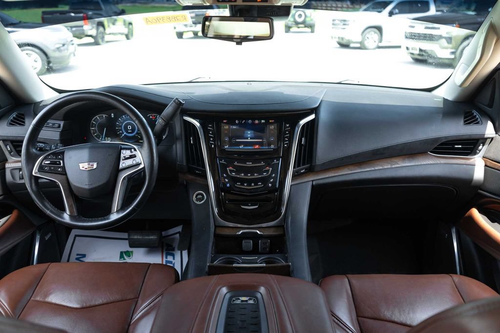Used 2017 Cadillac Escalade Premium Luxury RWD image 18