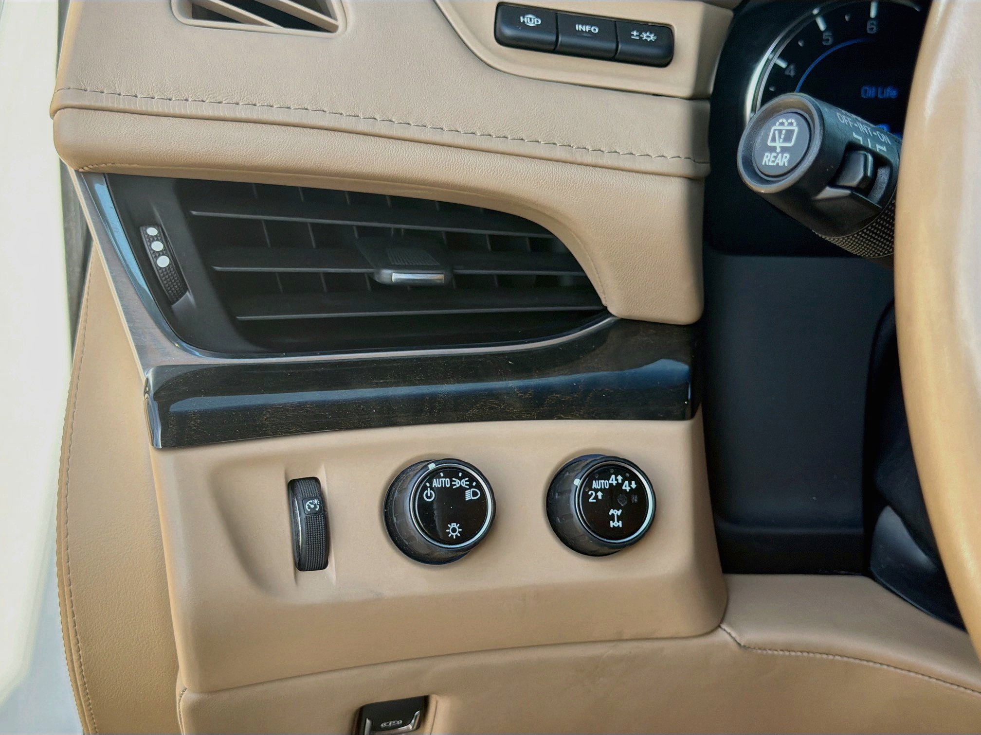 Used 2019 Cadillac Escalade ESV Platinum AWD/4WD image 10