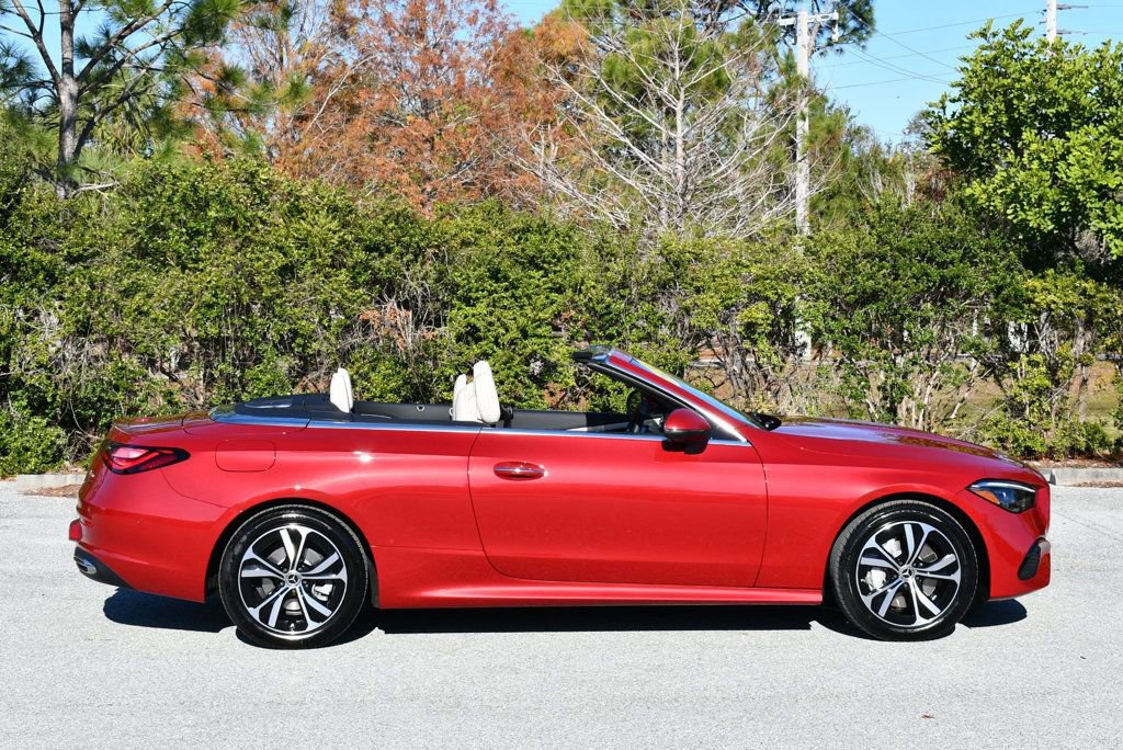 Used 2024 Mercedes-Benz CLE 300 4MATIC Cabriolet image 44