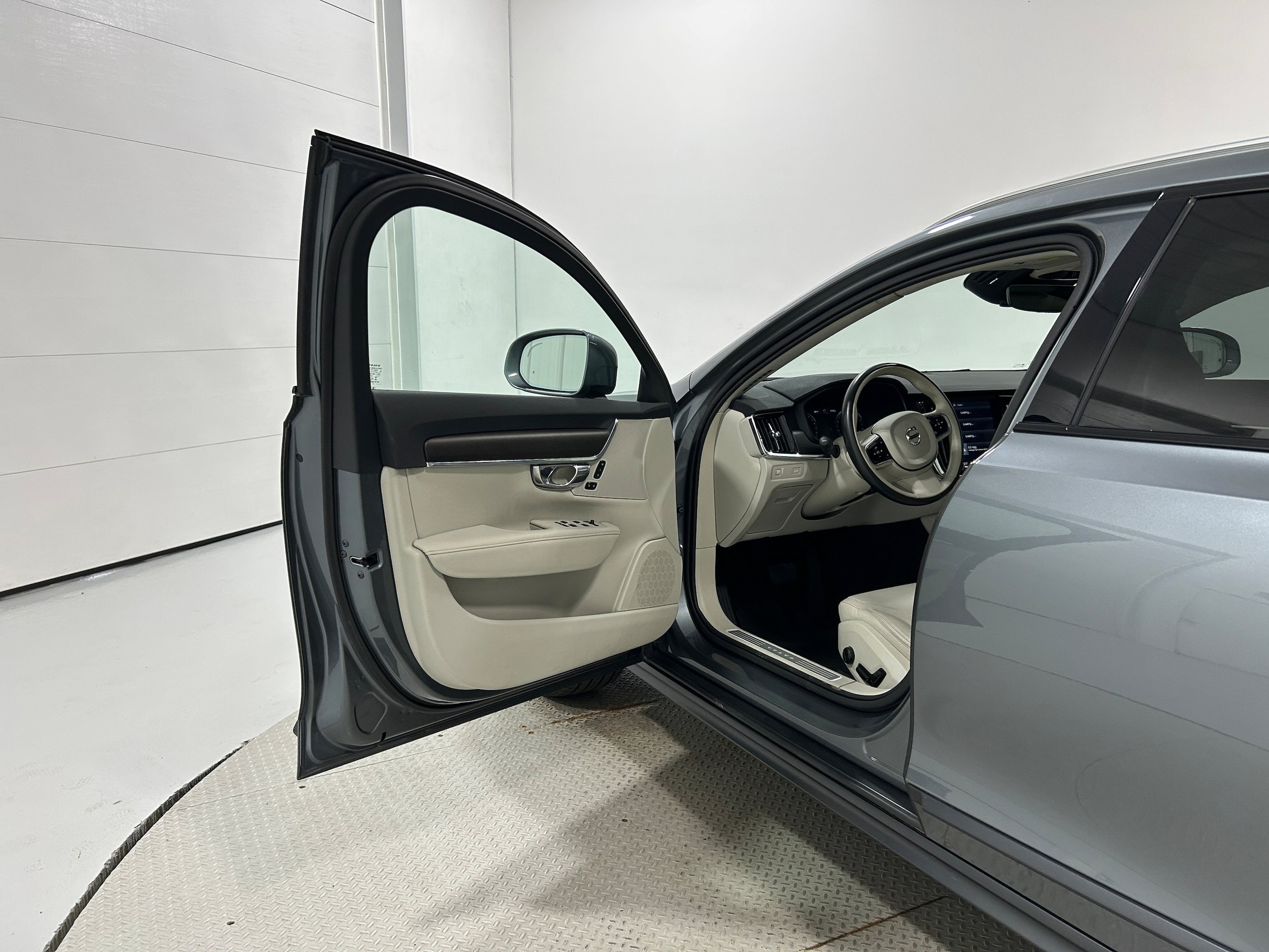 Used 2017 Volvo V90 T6 Cross Country AWD/4WD image 22