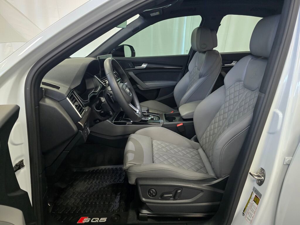 Used 2025 Audi SQ5 Premium Plus w/ Premium Plus Package image 13