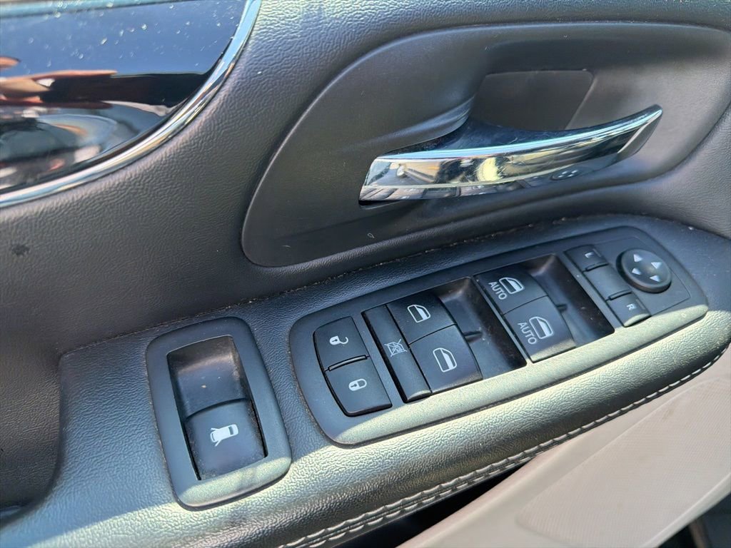 Used 2019 Dodge Grand Caravan SXT w/ Driver Convenience Group image 12