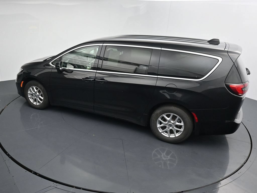 Used 2023 Chrysler Pacifica Touring-L FWD image 27