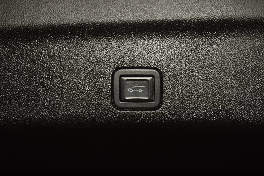 Used 2024 GMC Yukon XL Denali AWD/4WD image 28