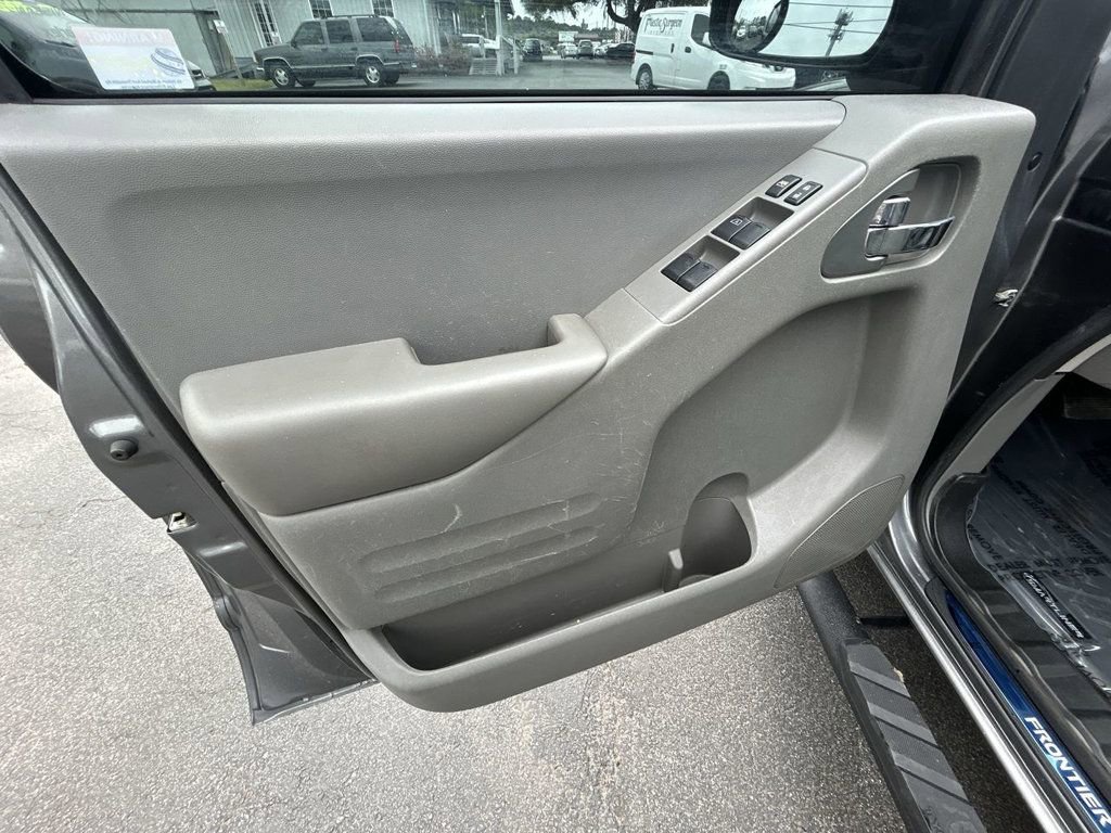 Used 2019 Nissan Frontier SV image 12