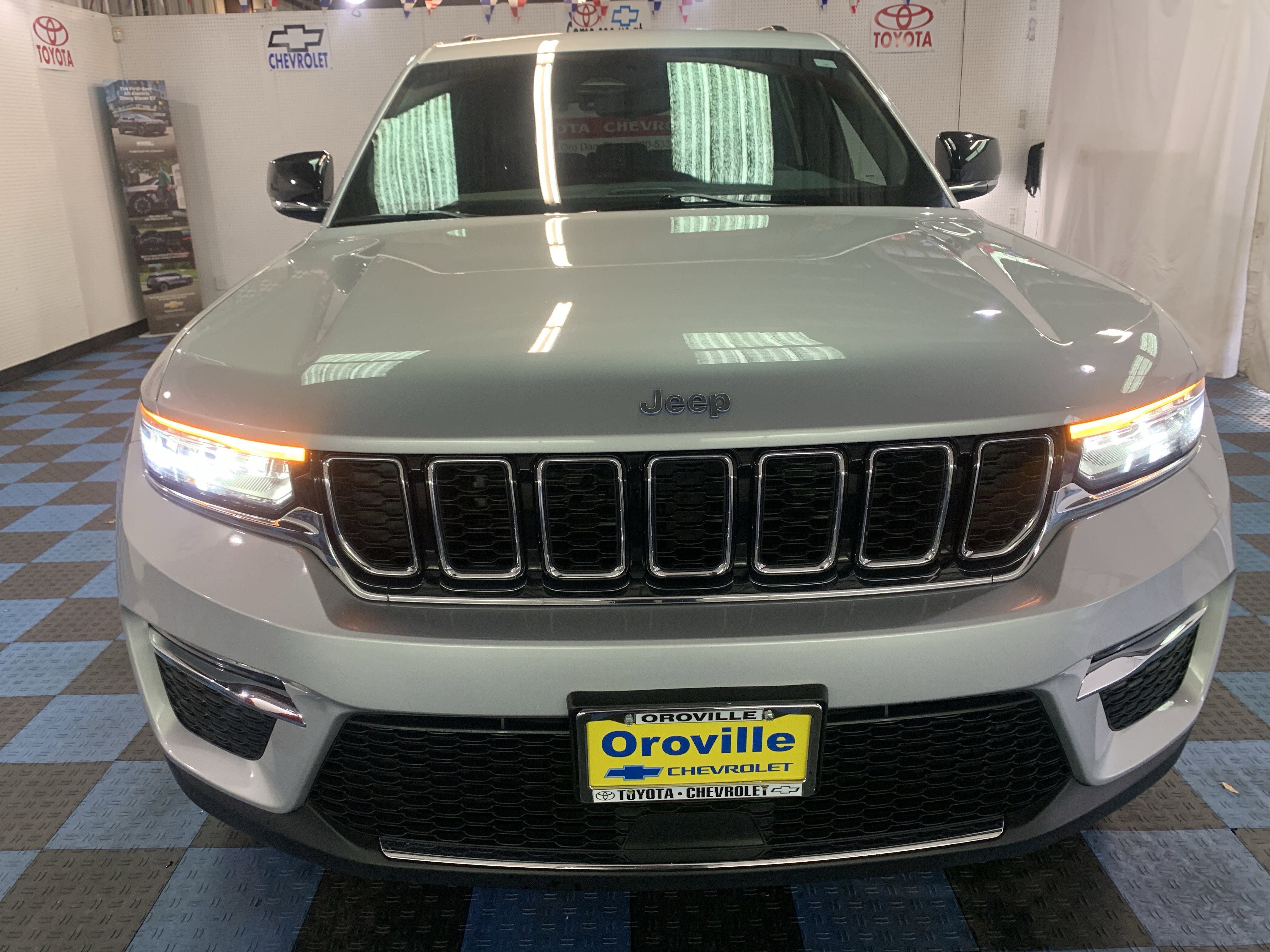 Used 2024 Jeep Grand Cherokee Limited 4xe image 9