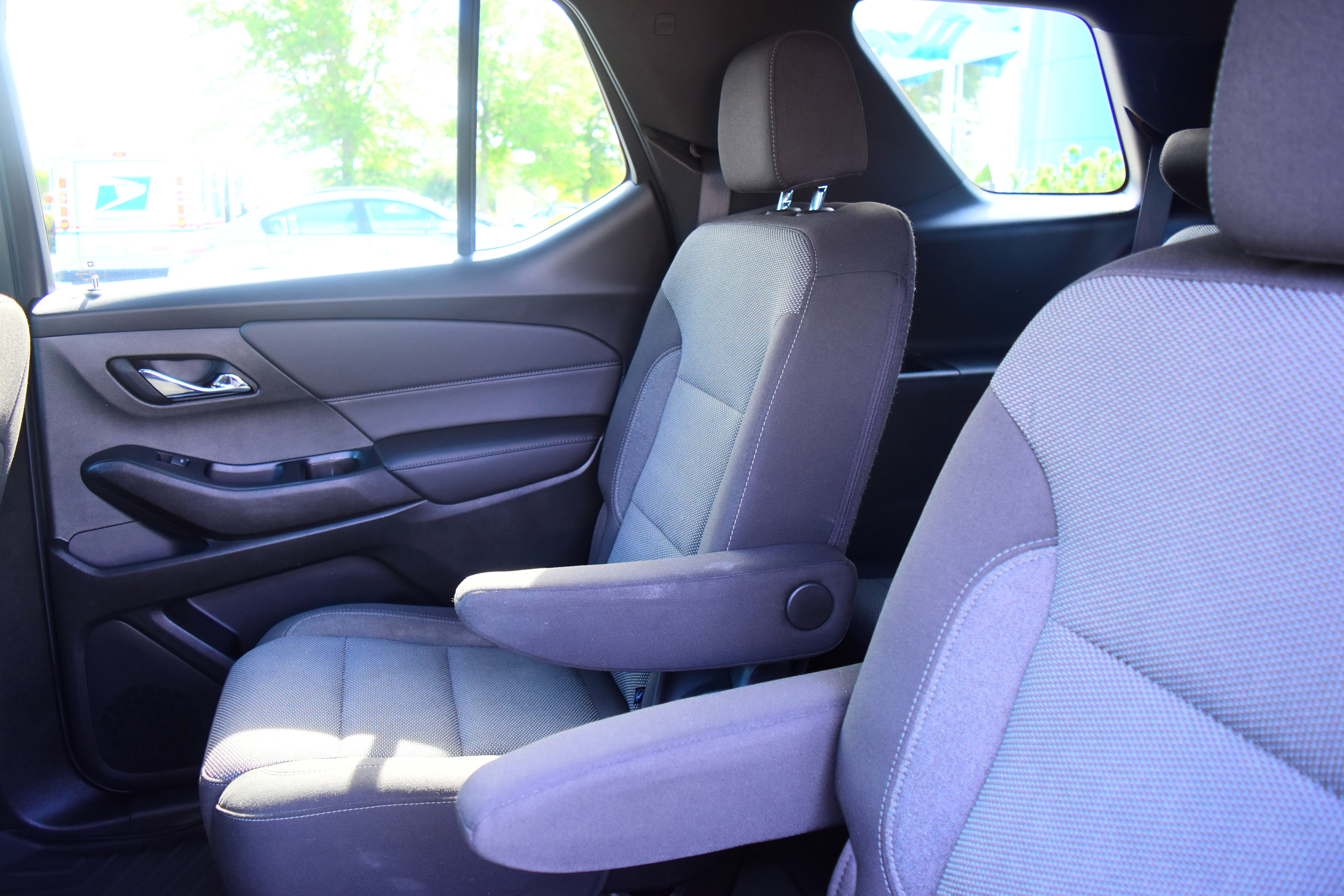 Used 2023 Chevrolet Traverse LT w/ Rear Camera Mirror Package image 28