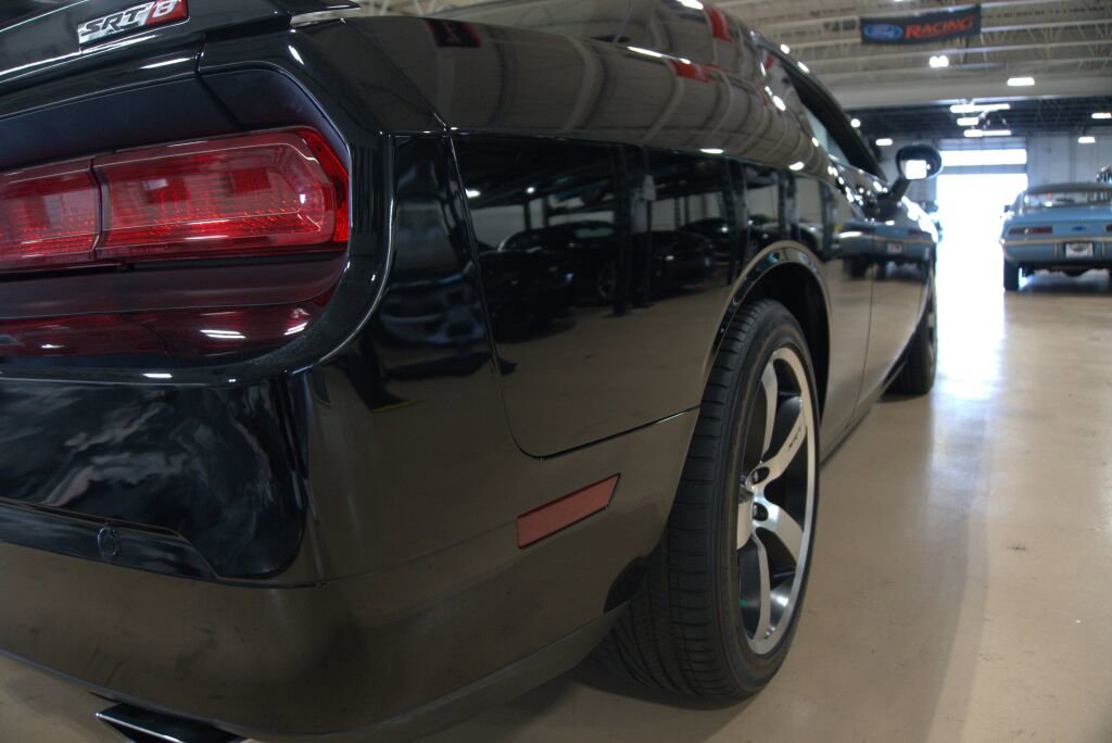 Used 2014 Dodge Challenger SRT8 w/ Harman/Kardon Audio Group image 24