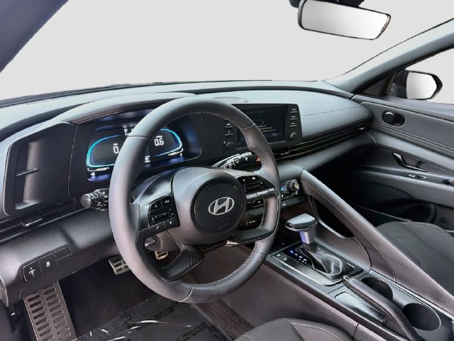 Used 2025 Hyundai Elantra Sport FWD image 9