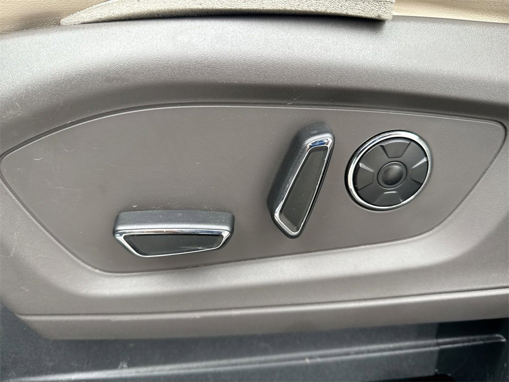 Used 2020 Ford Explorer Platinum w/ Premium Technology Package image 14