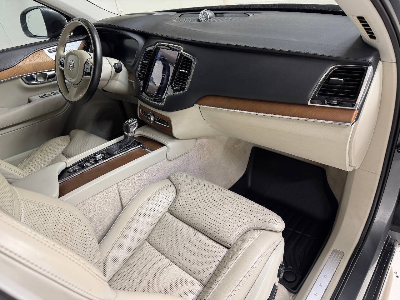 Used 2016 Volvo XC90 T6 Inscription w/ Vision Package AWD/4WD image 41