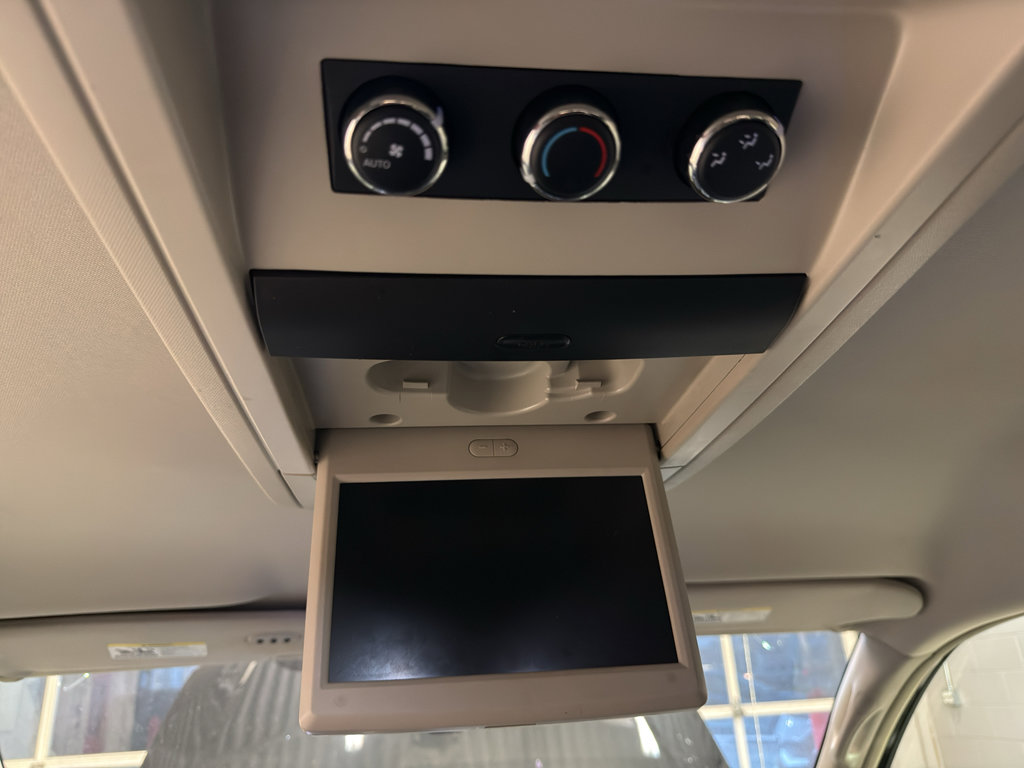 Used 2016 Chrysler Town & Country Touring image 26
