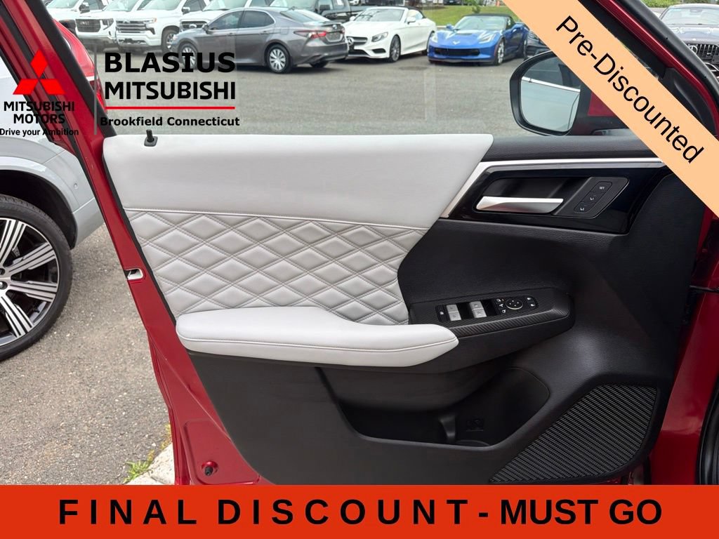 Used 2023 Mitsubishi Outlander SEL AWD/4WD image 25
