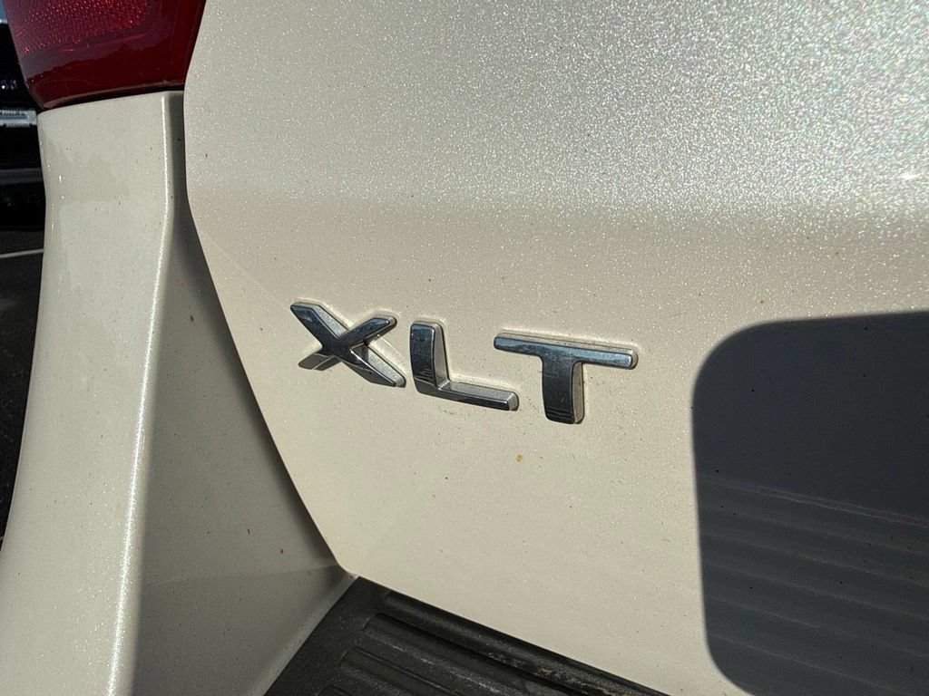 Used 2019 Ford Expedition XLT w/ Equipment Group 202A AWD/4WD image 4