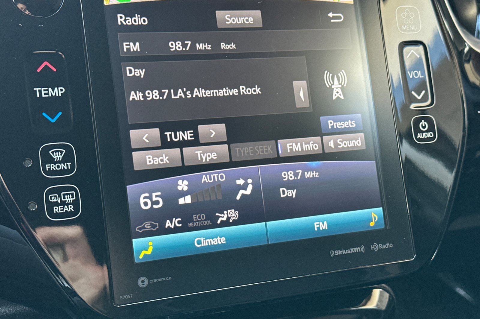 Used 2021 Toyota Prius Prime XLE image 25