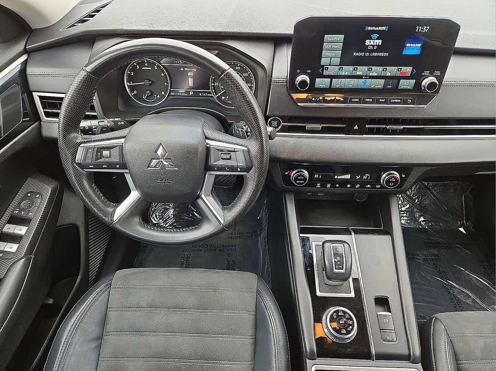 Used 2023 Mitsubishi Outlander SE image 16