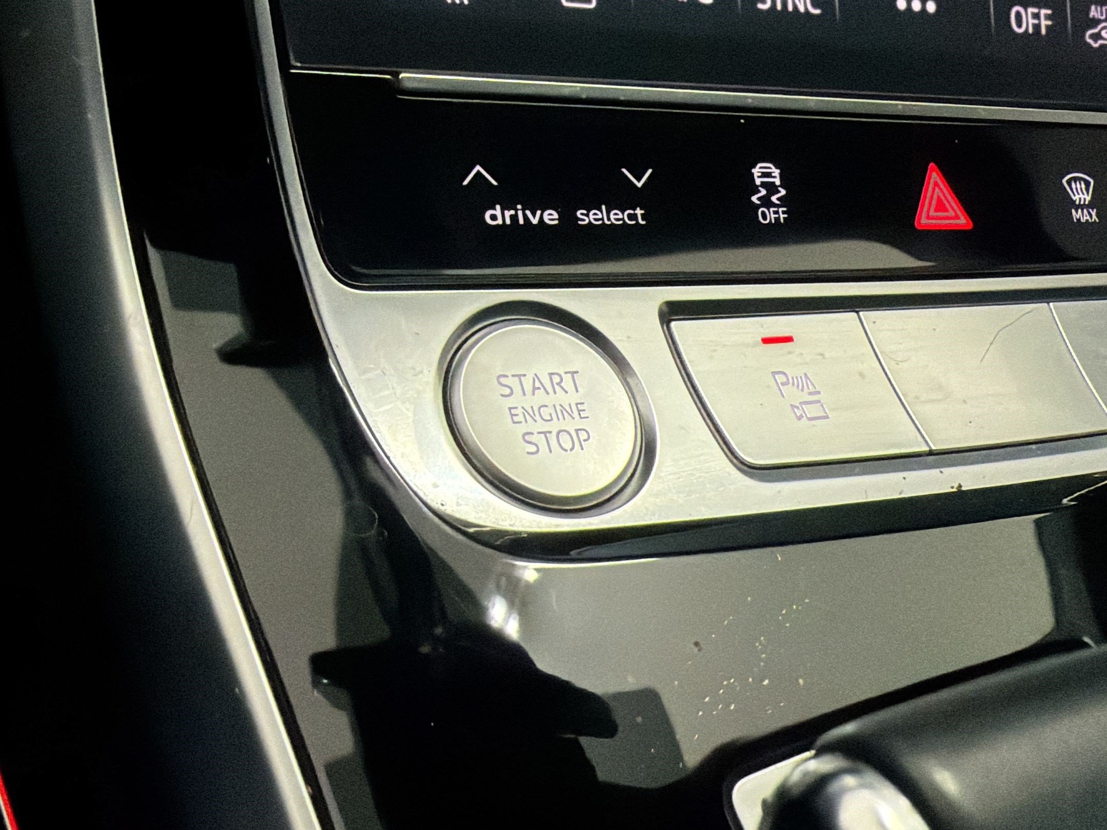 Used 2020 Audi Q8 Prestige w/ Prestige Package AWD/4WD image 15