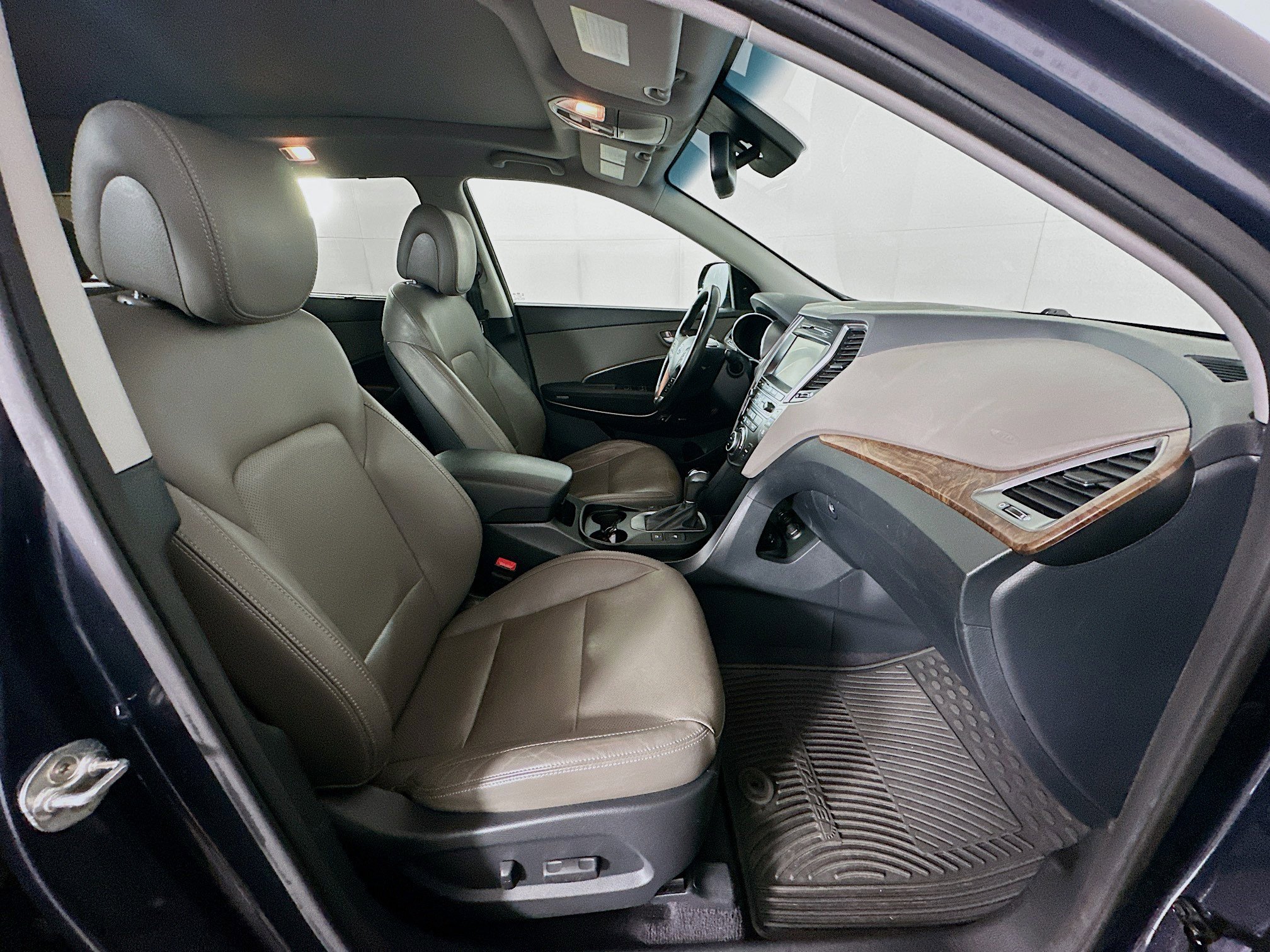 Used 2017 Hyundai Santa Fe AWD w/ Cargo Package image 33