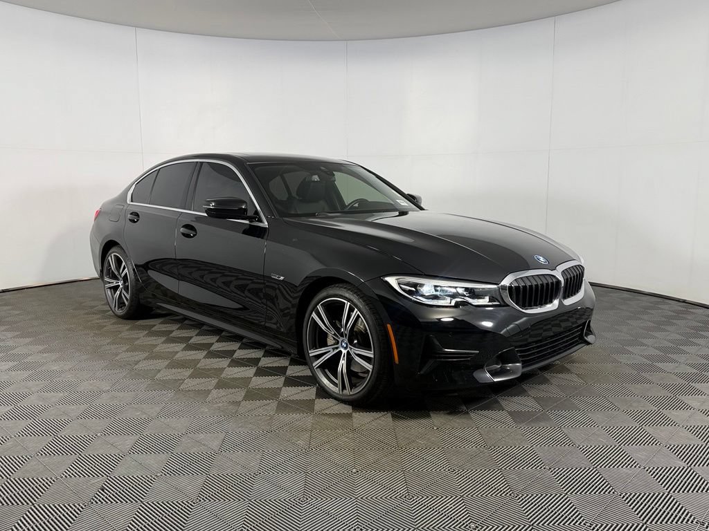 Used 2022 BMW 330e w/ Driving Assistance Package RWD image 2