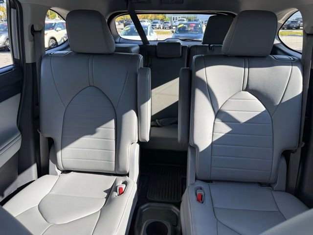 Used 2023 Toyota Highlander XLE image 25