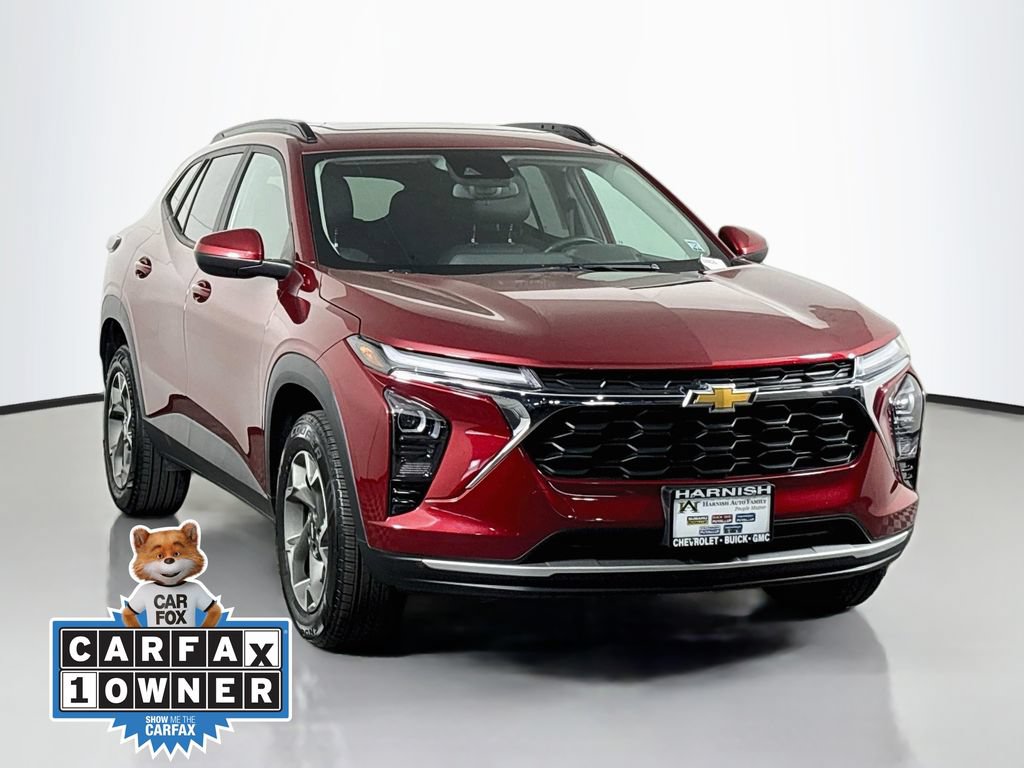Used 2024 Chevrolet Trax LT w/ Sunroof Package FWD image 1