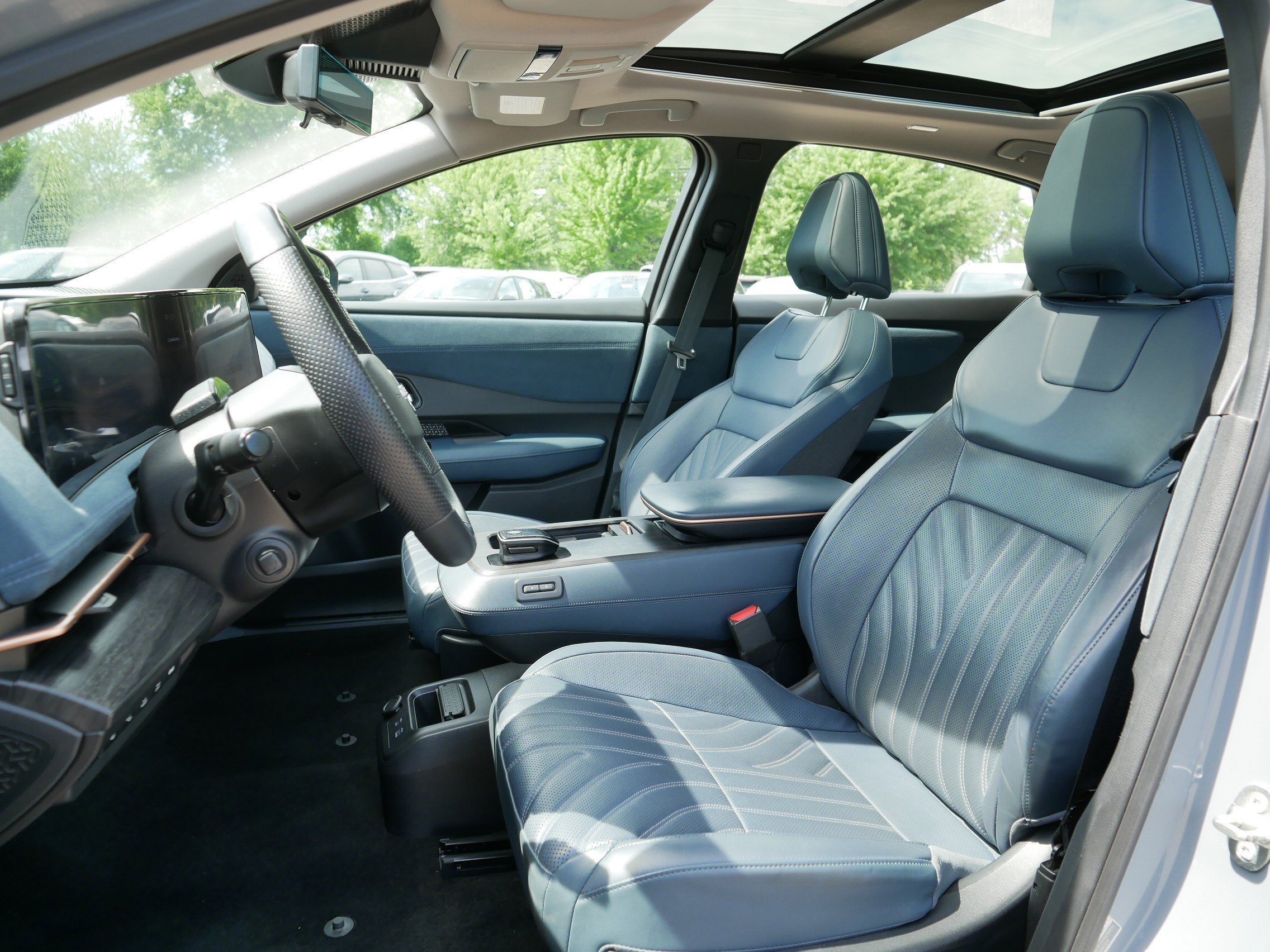 Certified 2024 Nissan Ariya AWD image 33